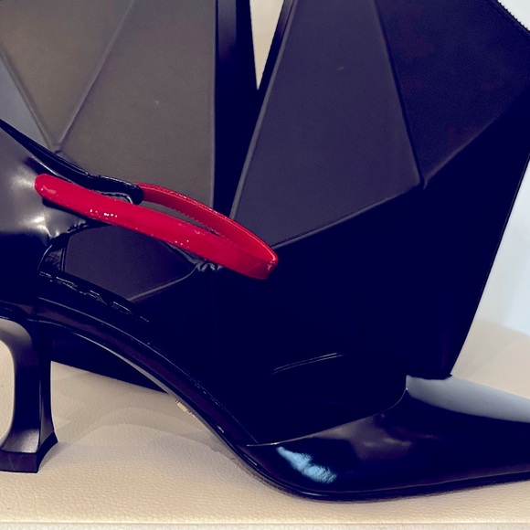 Prada- never worn, red and black leather avant-garde Mary Jane’s - Picture 2 of 4